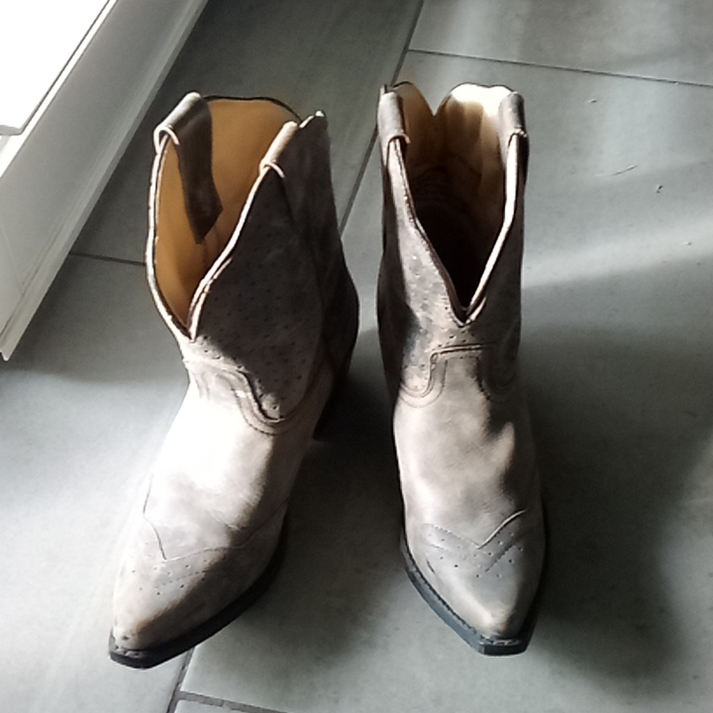 cowboy boots - Picture 1 of 1